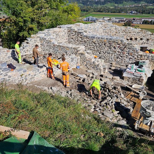 3 Firmen, 1 Projekt: Bau Allianz 🏗️🤝 (Tag 3 & 4)
Die Arbeiten gehen weiter! 💪
Auch an Tag 3 wurde auf der Burg... 3 Firmen, 1 Projekt: Bau Allianz 🏗️🤝 (Tag 3 & 4)
Die Arbeiten gehen weiter! 💪
Auch an Tag 3 wurde auf der Burg...